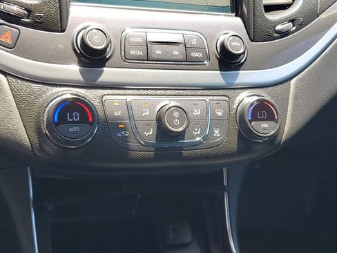 Used 2019 Chevrolet Impala LT FWD image 26