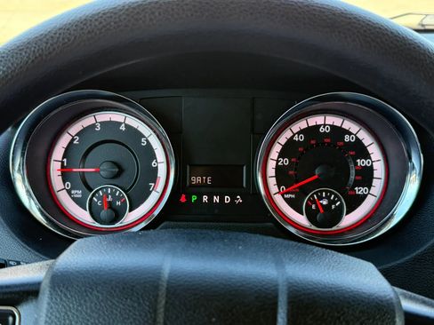 Used 2018 Dodge Grand Caravan SE w/ UConnect Hands-Free Group image 29