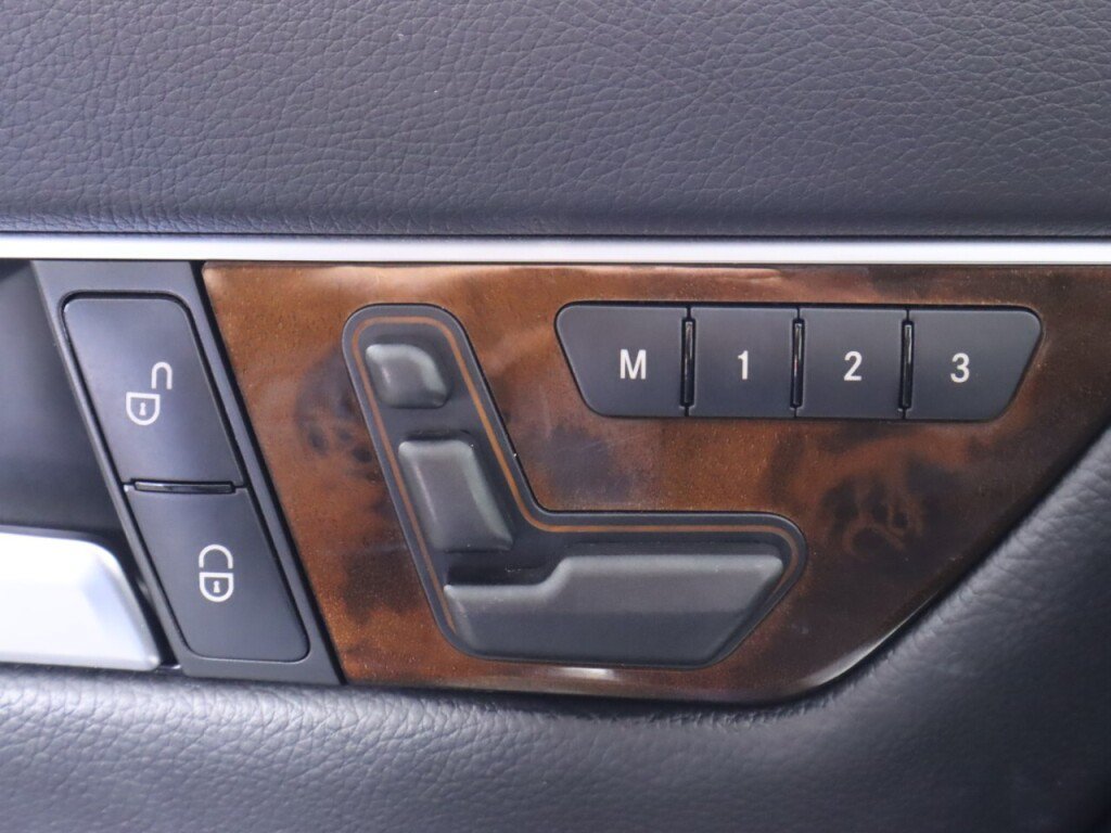 Used 2014 Mercedes-Benz C 300 4MATIC Sedan image 25