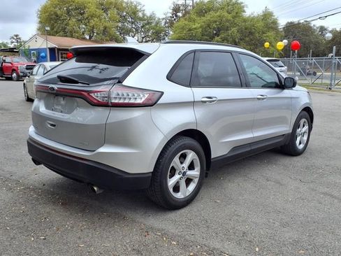Used 2018 Ford Edge SE FWD image 6