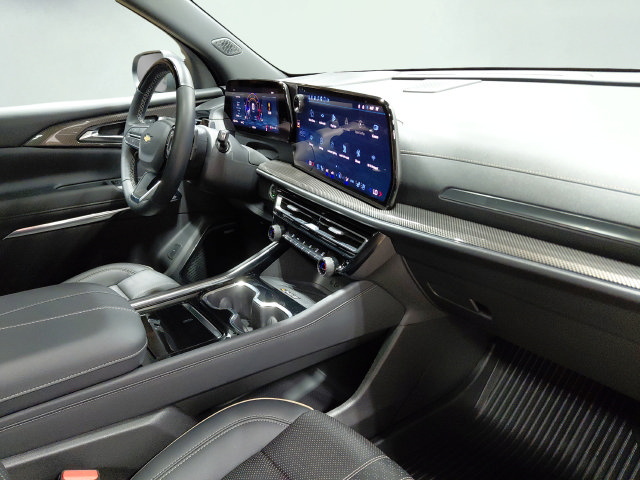 Used 2026 Chevrolet Traverse High Country w/ LPO, Floor Liner Package AWD/4WD image 16