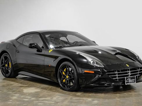 Used 2015 Ferrari California T RWD image 14
