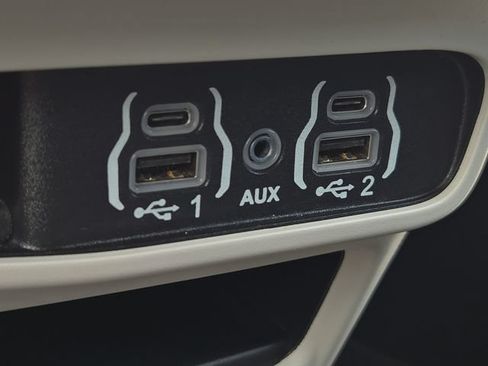Used 2024 Chrysler Pacifica Touring-L FWD image 26