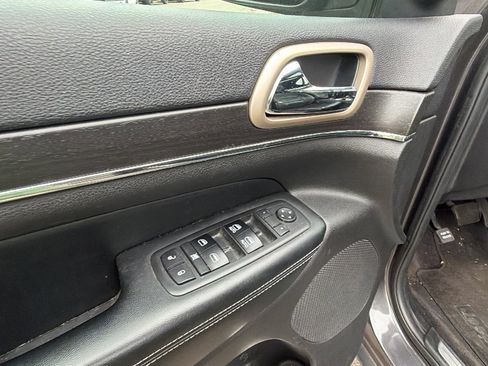 Used 2017 Jeep Grand Cherokee Limited w/ Luxury Group II RWD image 15