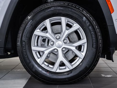 Certified 2024 Jeep Grand Cherokee L Limited w/ Luxury Tech Group II image 19