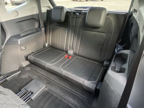 Certified 2023 Volkswagen Tiguan SE FWD image 28