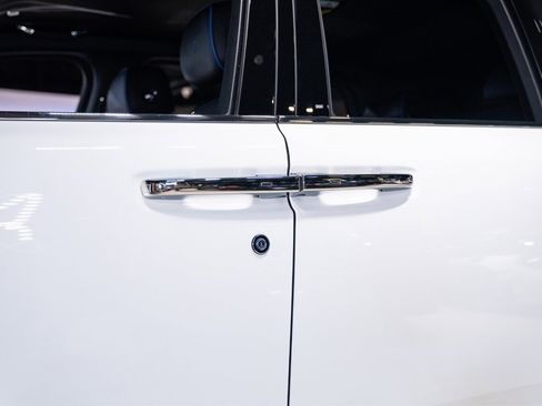 Used 2023 Rolls-Royce Cullinan image 26