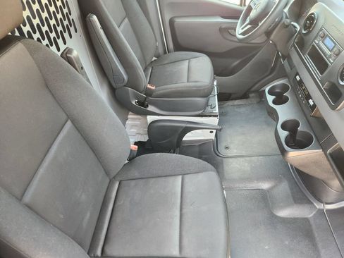 Used 2023 Mercedes-Benz Sprinter 2500 image 15