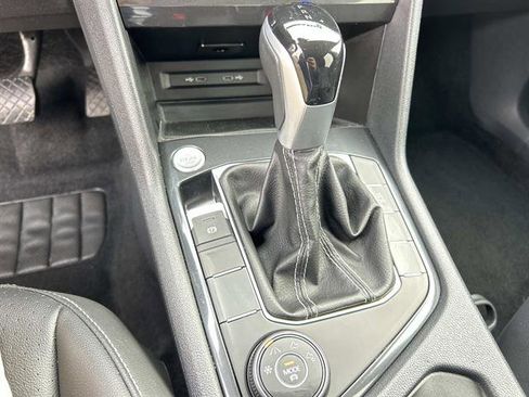 Used 2024 Volkswagen Tiguan SE image 30