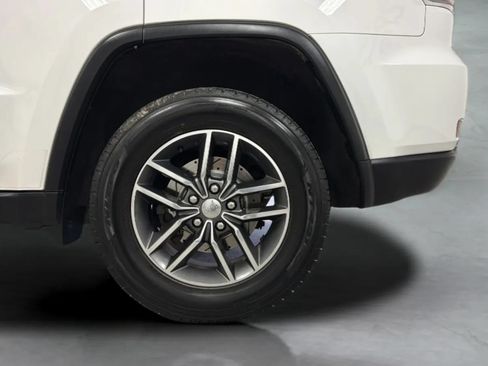 Used 2018 Jeep Grand Cherokee Limited AWD/4WD image 32