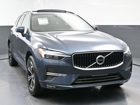 Used 2022 Volvo XC60 B5 Momentum w/ Climate Package image 4