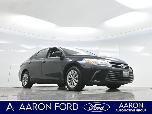 Used 2017 Toyota Camry Hybrid FWD image 2