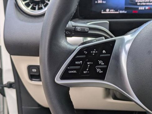 Used 2025 Mercedes-Benz GLB 250 image 11