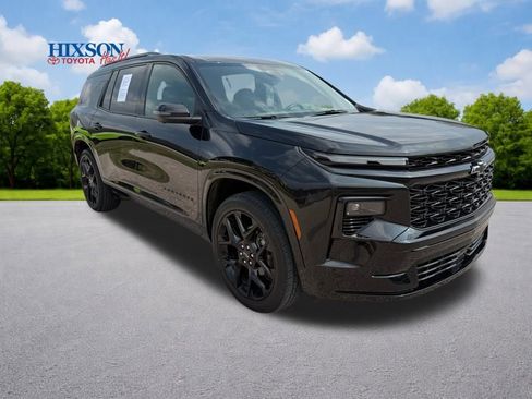 Used 2024 Chevrolet Traverse RS image 1