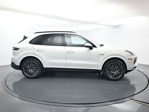 Certified 2023 Porsche Cayenne Platinum Edition AWD/4WD image 16