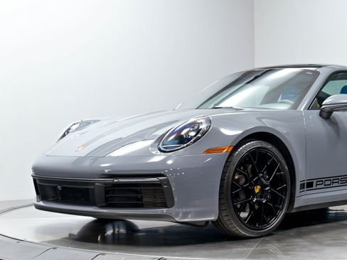 Used 2024 Porsche 911 Carrera image 4