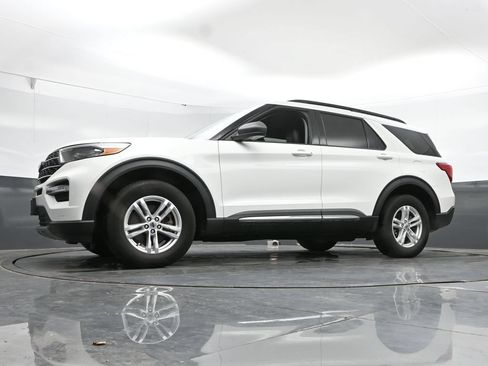Used 2020 Ford Explorer XLT w/ Equipment Group 202A AWD/4WD image 47
