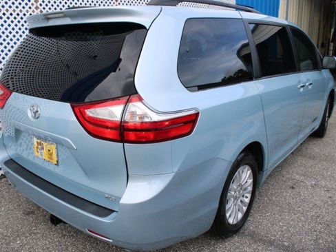 Used 2017 Toyota Sienna XLE FWD image 8