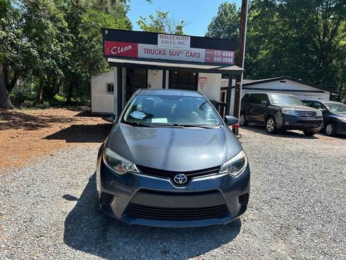 Used 2014 Toyota Corolla LE FWD image 2