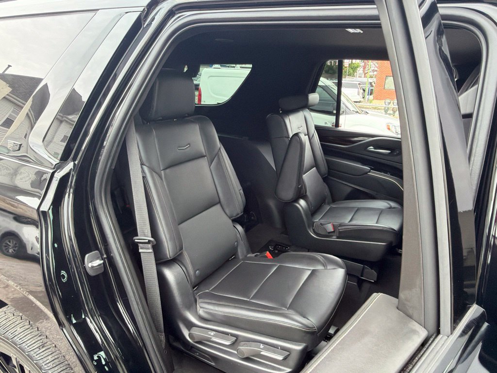 Used 2023 Cadillac Escalade Luxury AWD/4WD image 21