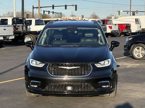 Used 2022 Chrysler Pacifica Touring-L image 20