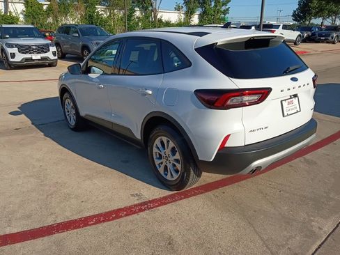 Used 2025 Ford Escape Active AWD/4WD image 8