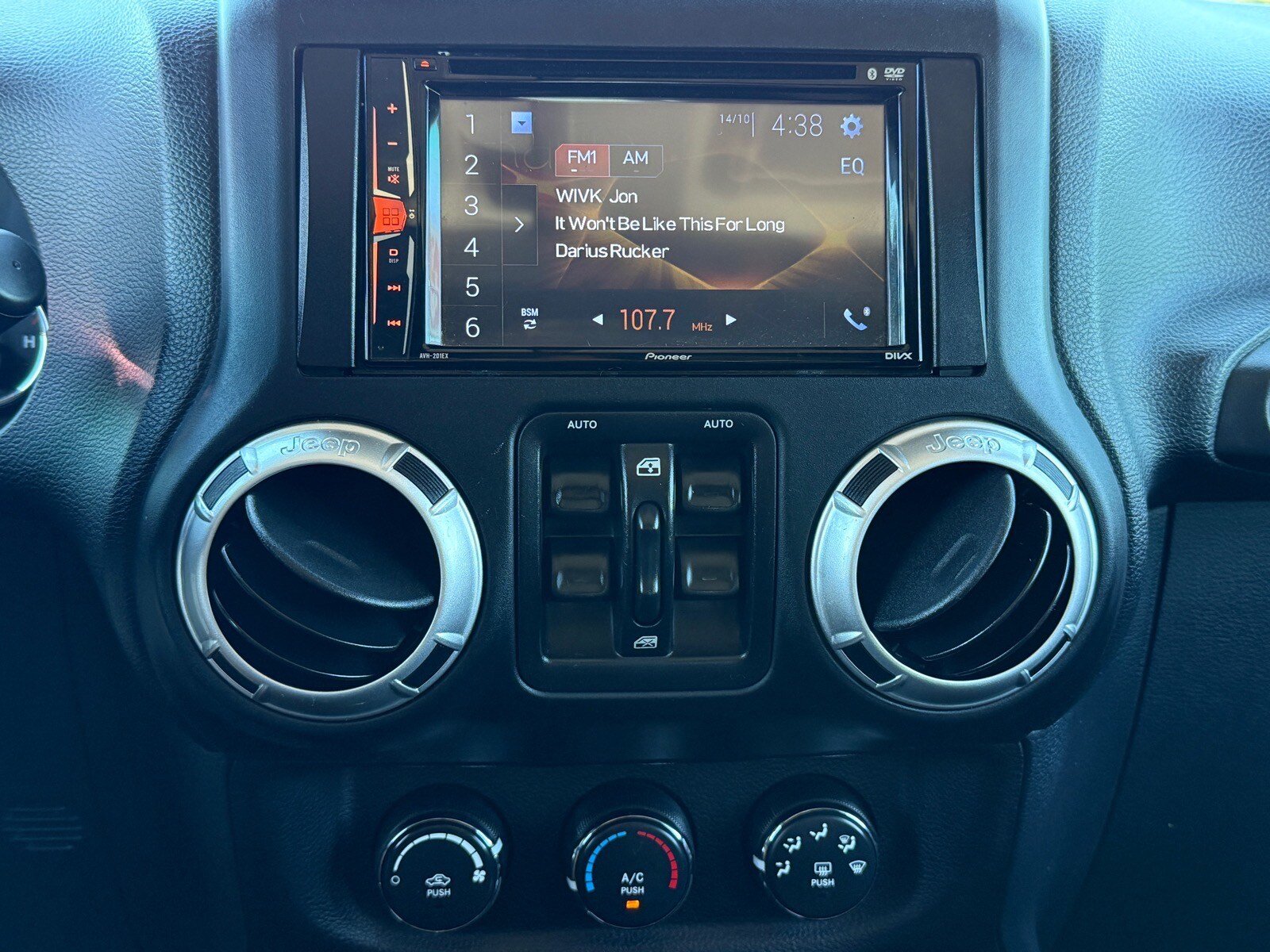 Used 2012 Jeep Wrangler Unlimited Sport AWD/4WD image 17