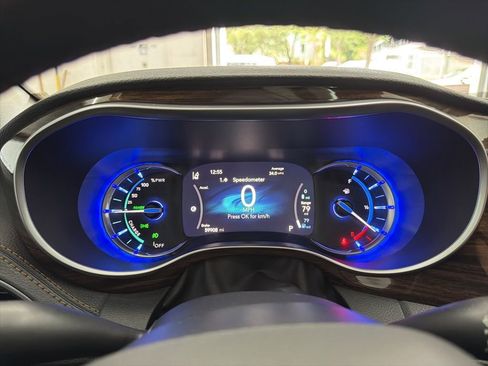 Used 2021 Chrysler Pacifica Pinnacle FWD image 32