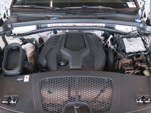 Certified 2026 Porsche Macan AWD/4WD image 27