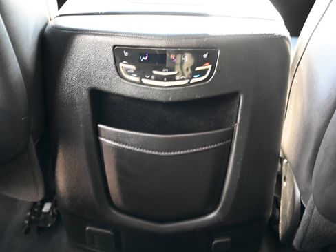 Used 2017 Cadillac Escalade ESV Luxury image 43