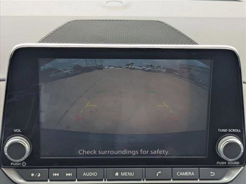 Used 2025 Nissan Altima 2.5 SV image 11