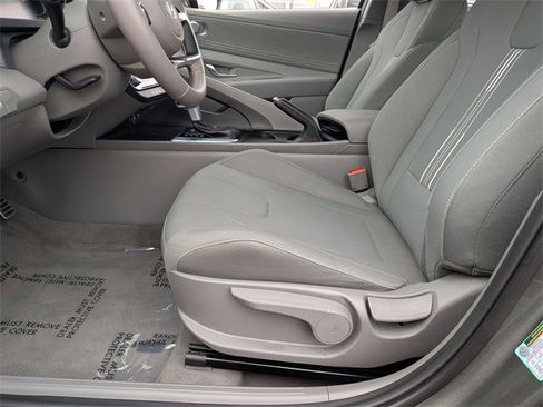 Used 2025 Hyundai Elantra Sport image 11