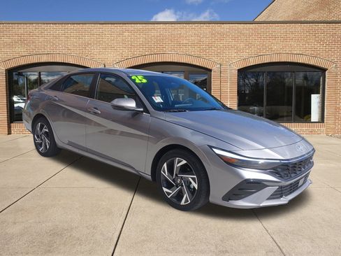 New 2025 Hyundai Elantra Limited image 1