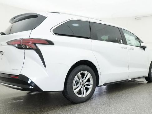 New 2026 Toyota Sienna Limited FWD image 25