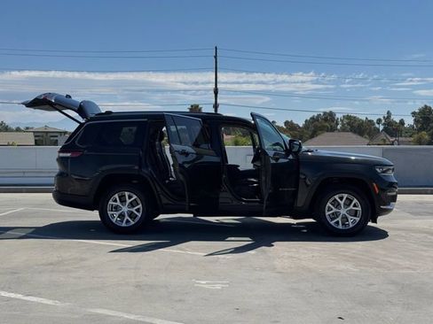 Used 2023 Jeep Grand Cherokee L Limited w/ Luxury Tech Group II AWD/4WD image 30