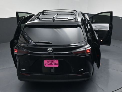 New 2026 Toyota Sienna XLE FWD image 22