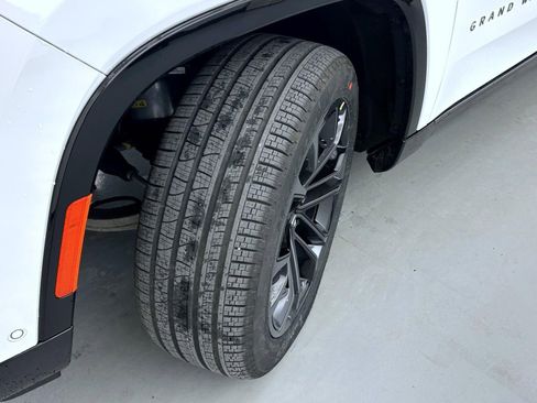 New 2026 Jeep Grand Wagoneer Summit image 26