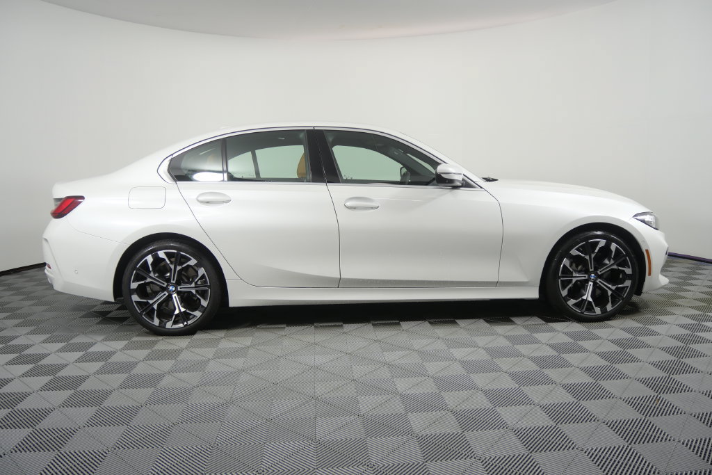 Certified 2025 BMW 330i Sedan RWD image 3