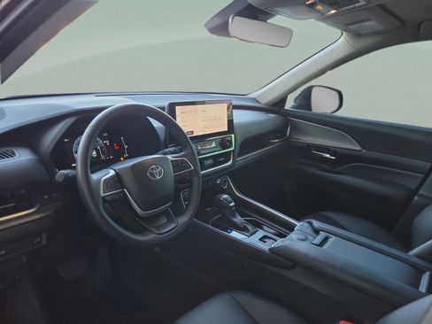 Certified 2025 Toyota Grand Highlander XLE image 8