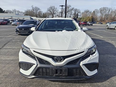 Used 2024 Toyota Camry SE image 2