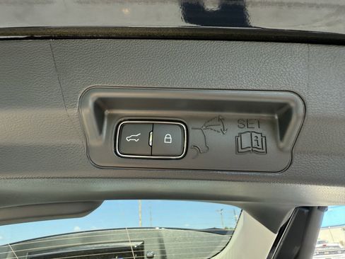 New 2025 Ford Explorer Active image 30