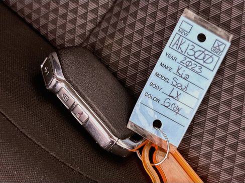 Used 2023 Kia Soul LX w/ Option Group 015 FWD image 34