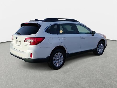 Used 2017 Subaru Outback 2.5i Premium image 5