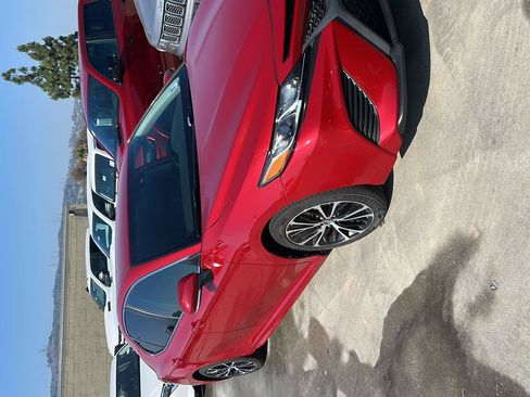 Used 2019 Toyota Camry SE w/ Convenience Package FWD image 5