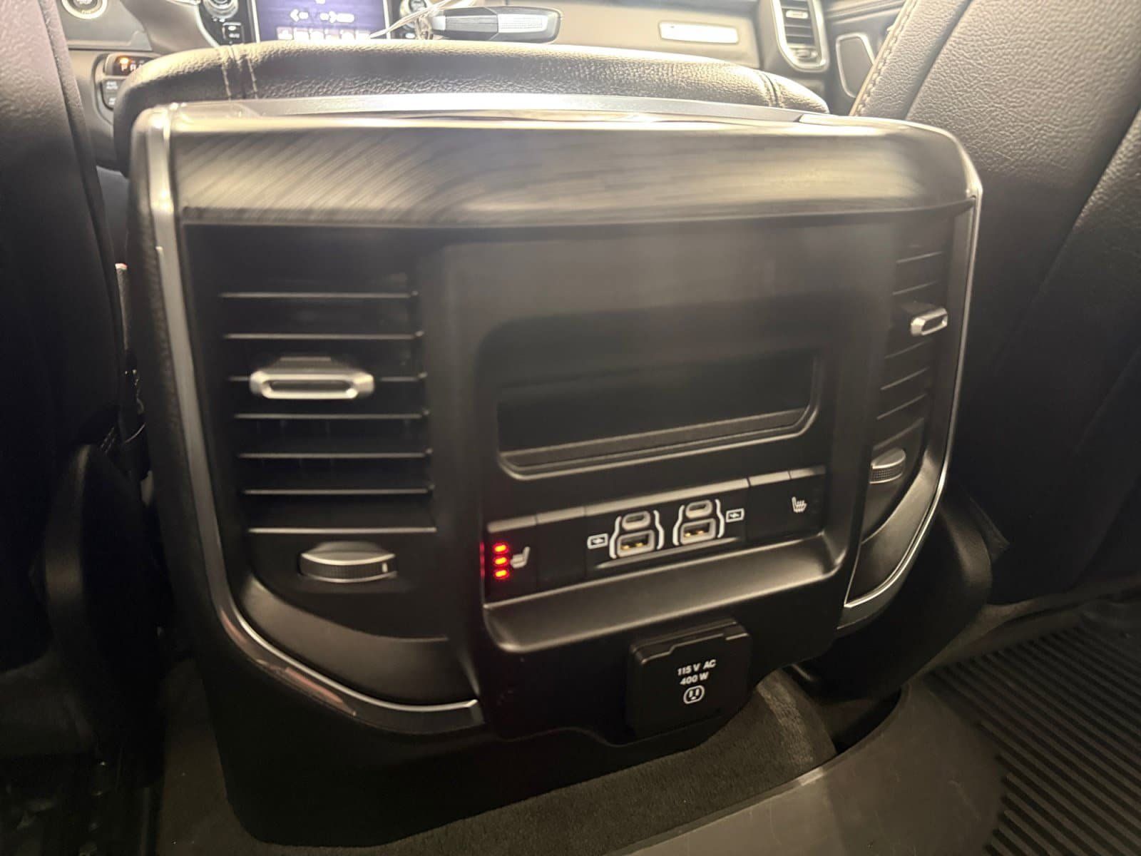 Used 2024 RAM 1500 Laramie AWD/4WD image 23