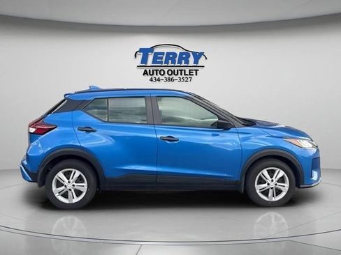 Used 2024 Nissan Kicks S image 1