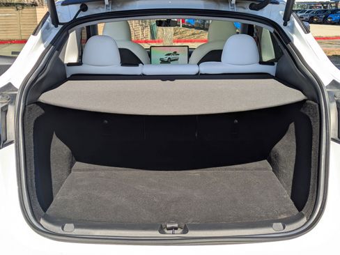 Used 2024 Tesla Model Y Long Range image 22