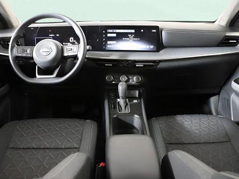 Used 2025 Nissan Kicks SV w/ SV Premium Package FWD image 14