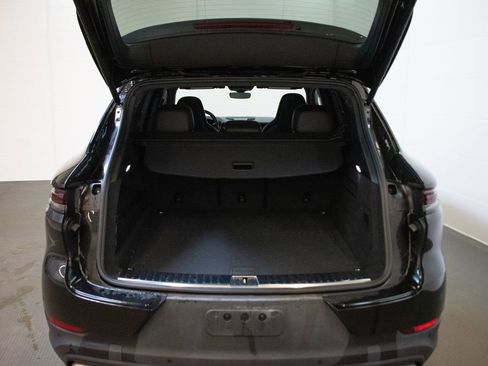 Certified 2026 Porsche Cayenne AWD/4WD image 17