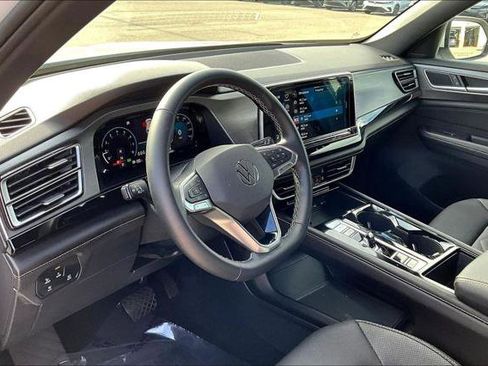 Certified 2025 Volkswagen Atlas Cross Sport SE AWD/4WD image 14